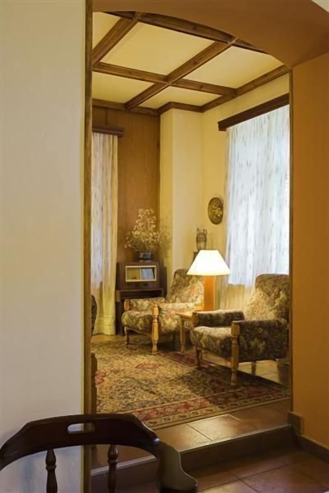 New Helvetia Hotel by null