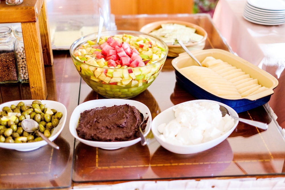 New Helvetia Hotel by null