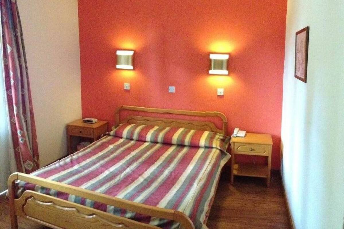 Coffres-forts dans les chambres, bureau, chambres insonorisées