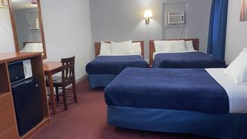 Chambre Triple | Bureau, rideaux occultants, Wi-Fi gratuit, draps fournis