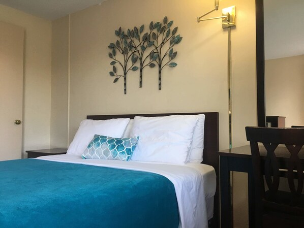 Standard Room, 1 Queen Bed, Refrigerator & Microwave