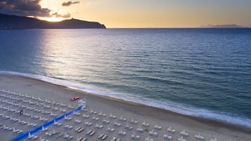 Private beach nearby, white sand, sun-loungers, beach umbrellas