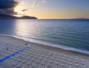 Private beach nearby, white sand, sun-loungers, beach umbrellas - VOI Baia di Tindari Resort (Furnari)