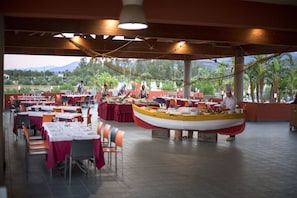 2 restaurants, breakfast, lunch, dinner served; Mediterranean cuisine