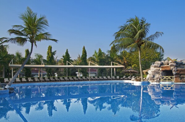 Outdoor pool, pool umbrellas, sun loungers