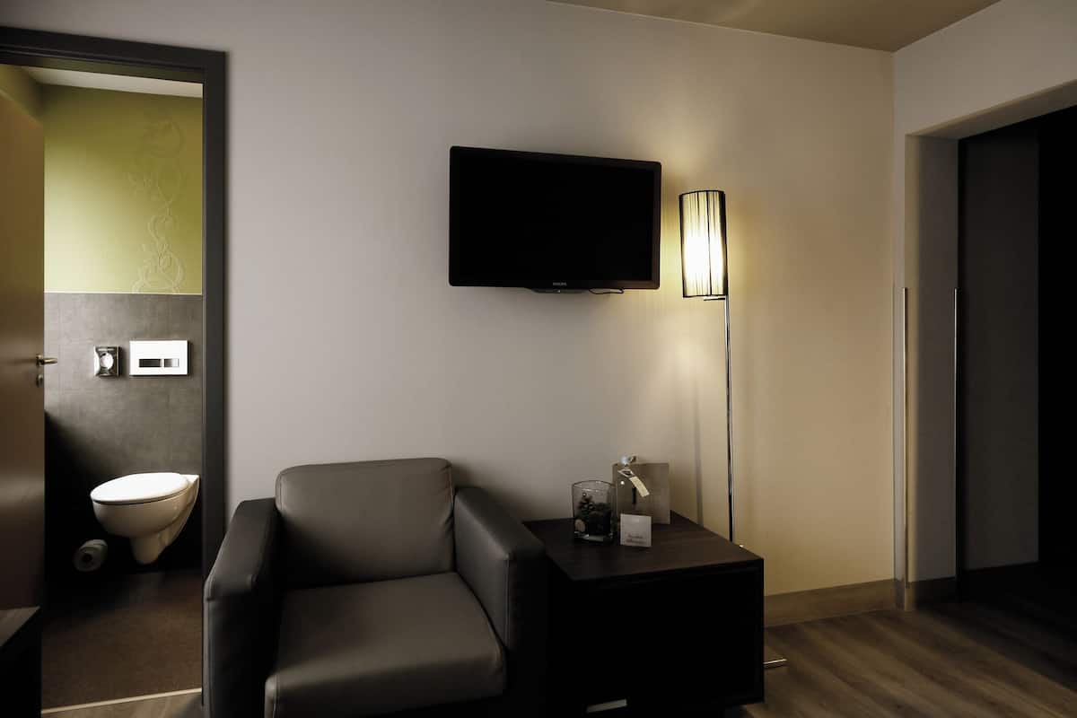 classic single room | 1 bedroom, premium bedding, down duvets, in-room safe