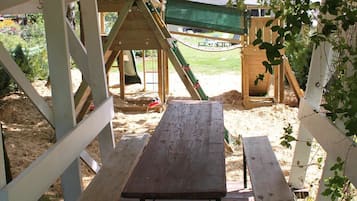 Children’s play area – outdoor