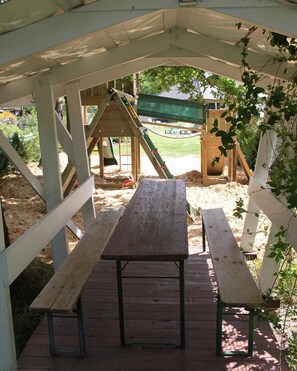 Children’s play area – outdoor