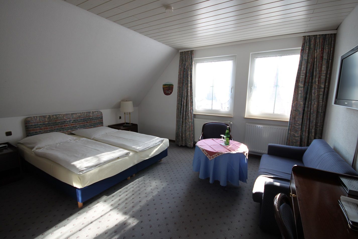 Standard-Dreibettzimmer | Minibar, Zimmersafe, Bügeleisen/Bügelbrett, Babybetten