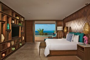 Preferred Club Honeymoon Suite King | Free minibar, in-room safe, desk, blackout drapes
