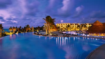 2 piscines extérieures, tentes de plage, parasols de plage