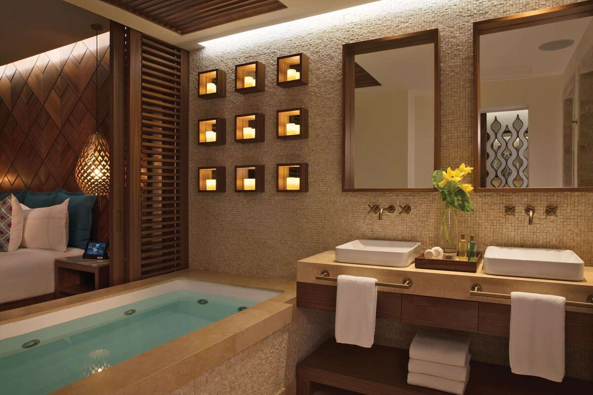 Junior Suite Partial Ocean View Double