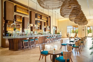 8 bars/lounges, swim-up bar, poolside bar, beach bar - Secrets Maroma Beach Riviera Cancun - Adults Only - All inclusive (Playa del Carmen)