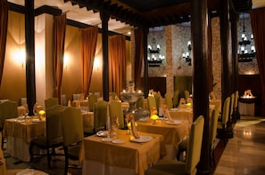 8 restaurants, dinner served, Mexican cuisine
