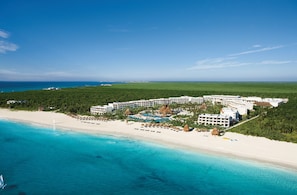 A resort with beachfront accommodations, a swimming pool, and a beach. - Secrets Maroma Beach Riviera Cancun - Adults Only - All inclusive (Playa del Carmen)