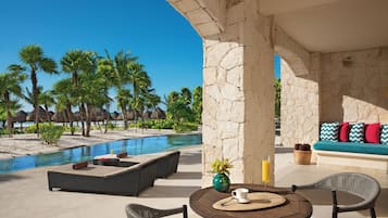 Presidential Suite Swim Out | Een gratis minibar, een kluis op de kamer, een bureau