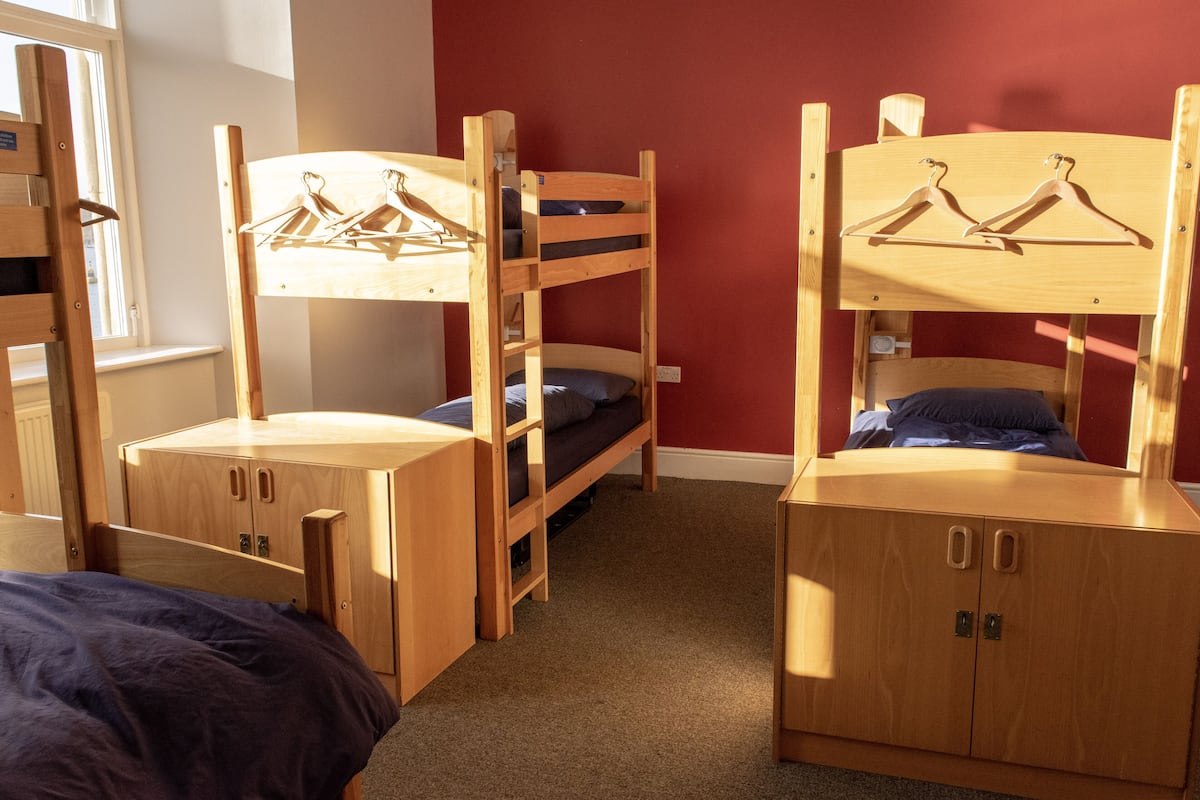 WiFi (free), bed sheets