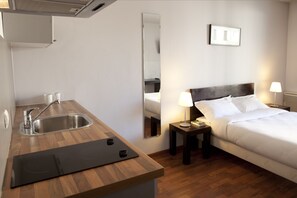 舒适双人房 | 隔音、免费婴儿床、免费 WiFi、床单