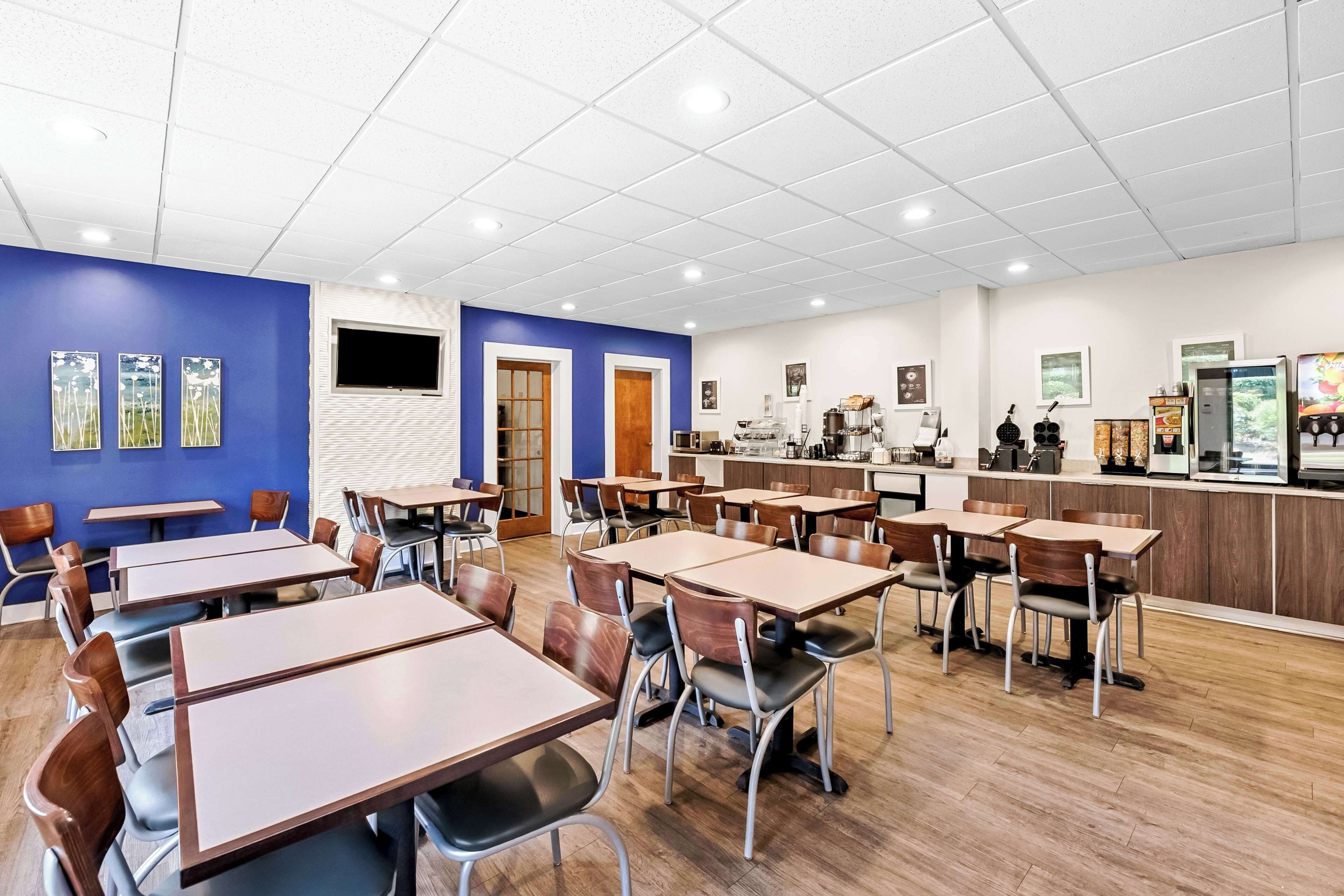 Free daily full breakfast