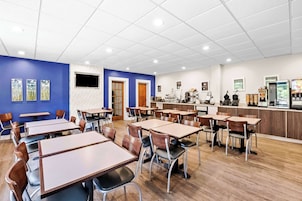 Café da manhã completo grátis todos os dias