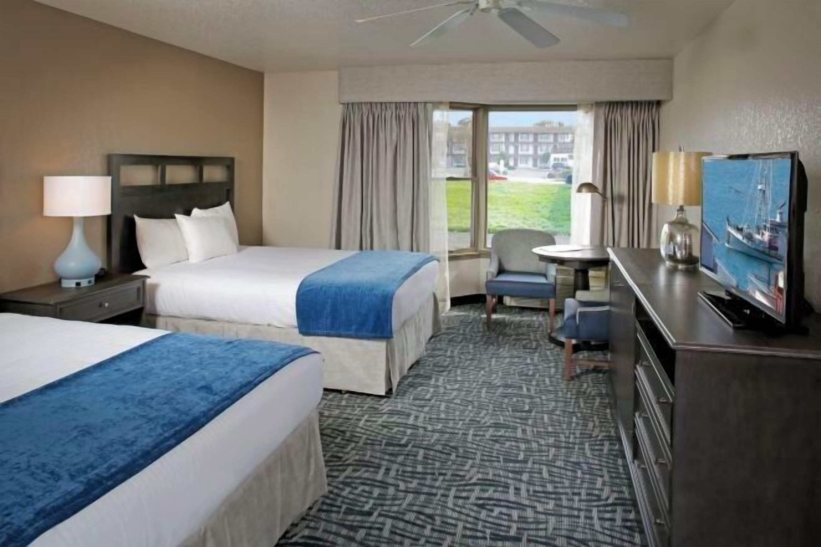 Rideaux occultants, fer et planche à repasser, Wi-Fi gratuit