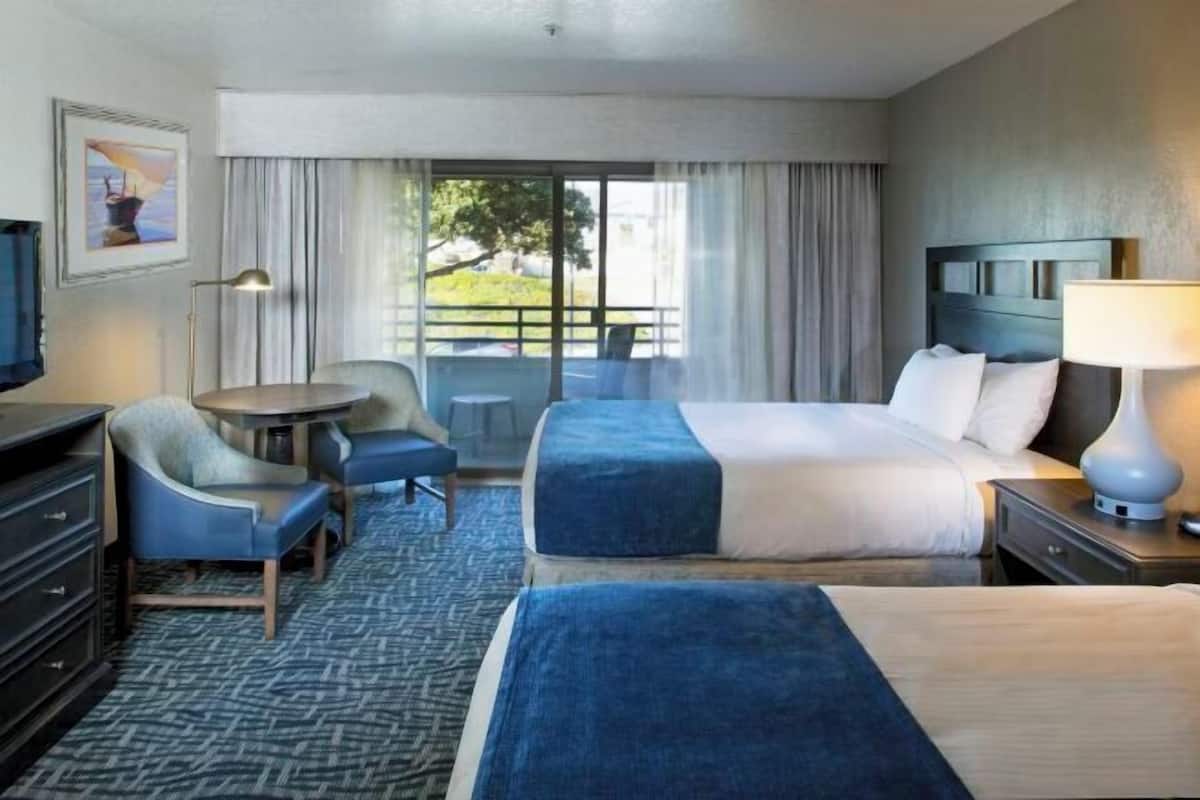 Cortines opaques, planxa i posts de planxar i wifi gratuïta