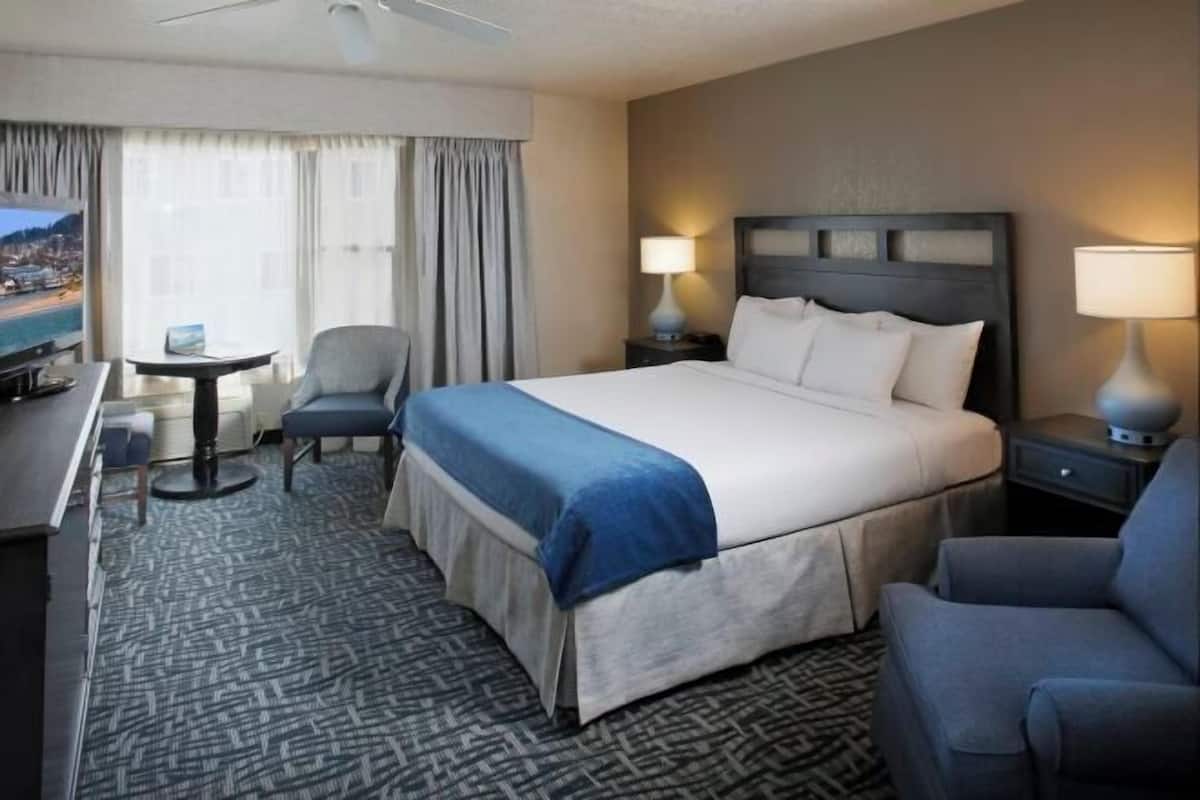 Cortines opaques, planxa i posts de planxar i wifi gratuïta