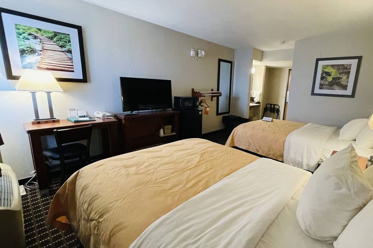 In-room safe, desk, laptop workspace, soundproofing