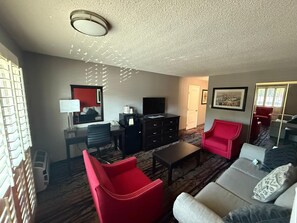Business Suite, 1 Queen Bed with Sofa bed, Non Smoking, Corner | Living area | 26-inch flat-screen TV with satellite channels, TV - Laguna Hills Lodge (Laguna Hills)