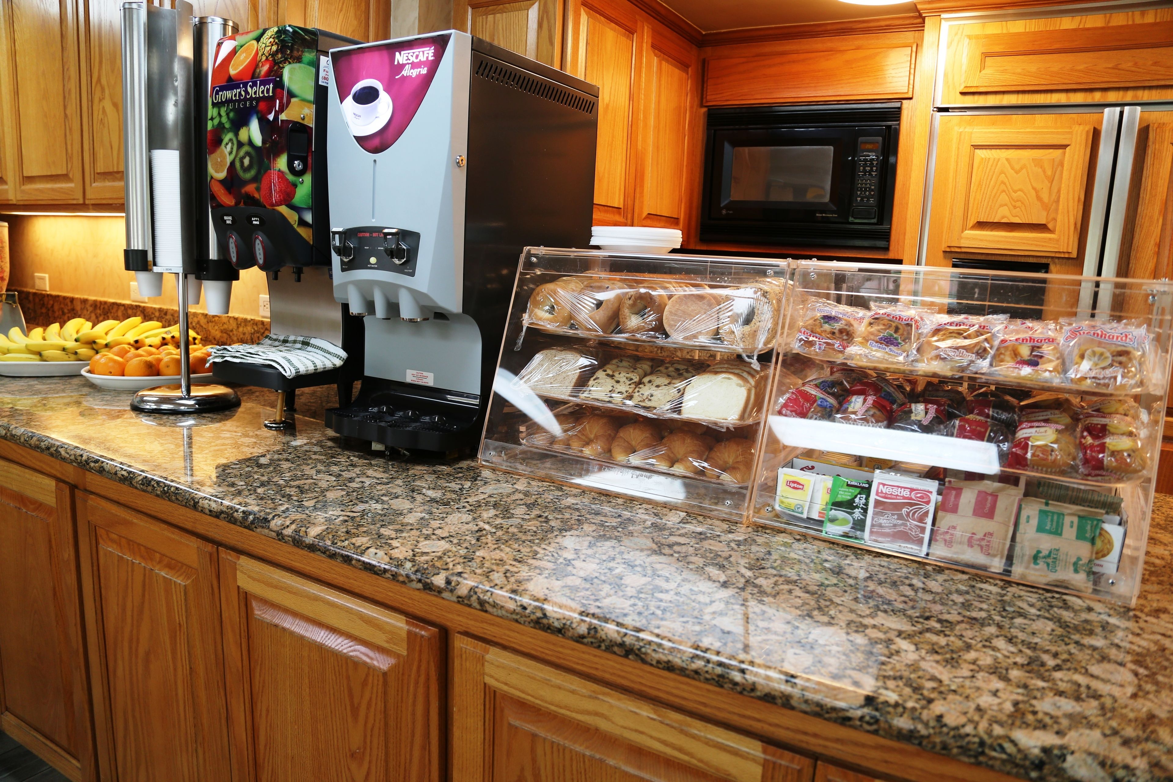 free daily continental breakfast