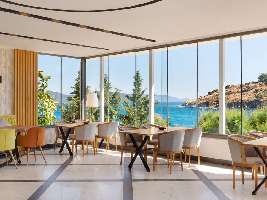 Petit déjeuner, déjeuner et dßner servis sur place, vue sur la plage