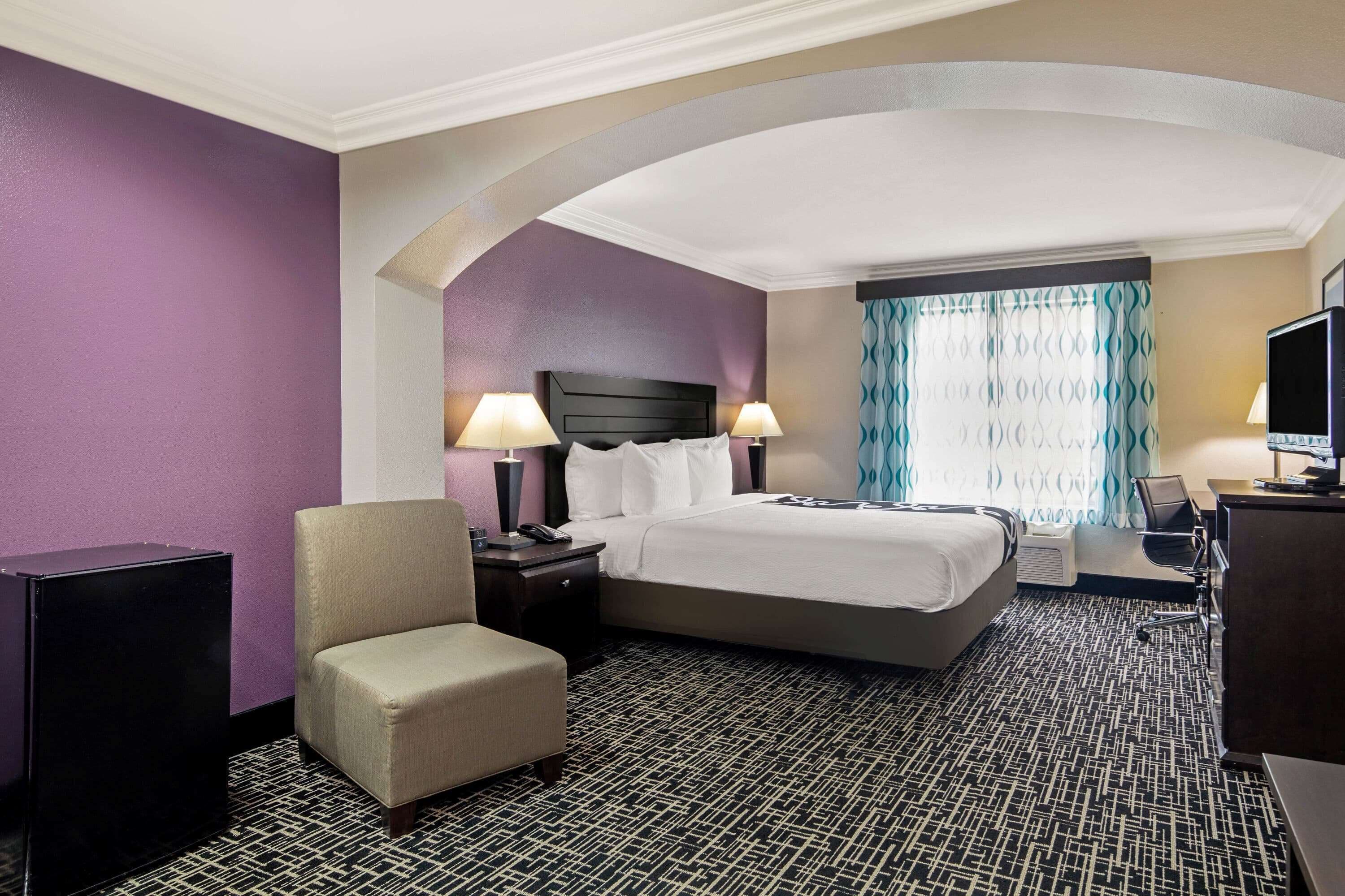 deluxe room, 1 king bed, non smoking | premium bedding, pillow-top beds, desk, laptop workspace