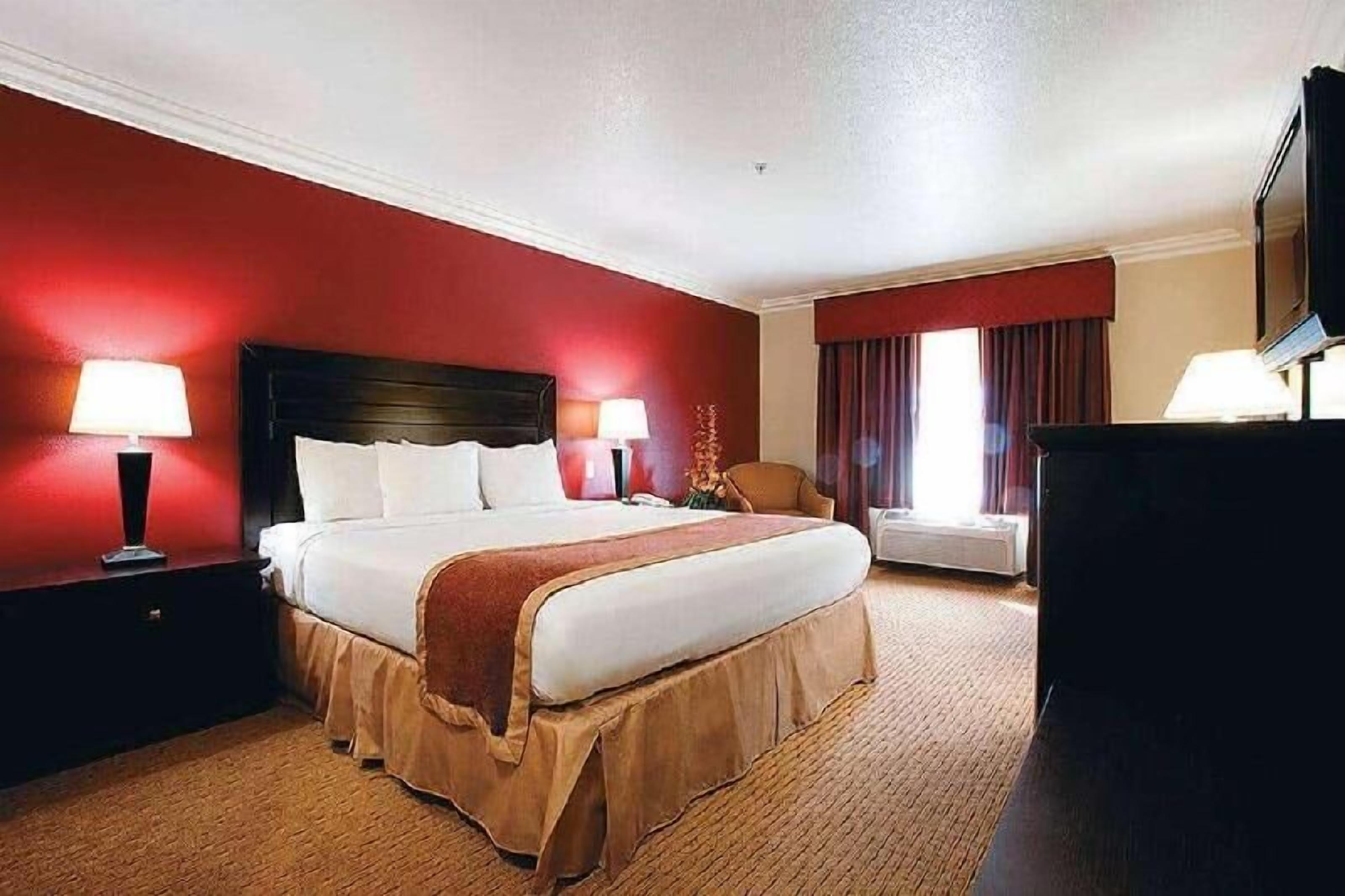 Premium bedding, pillowtop beds, desk, laptop workspace