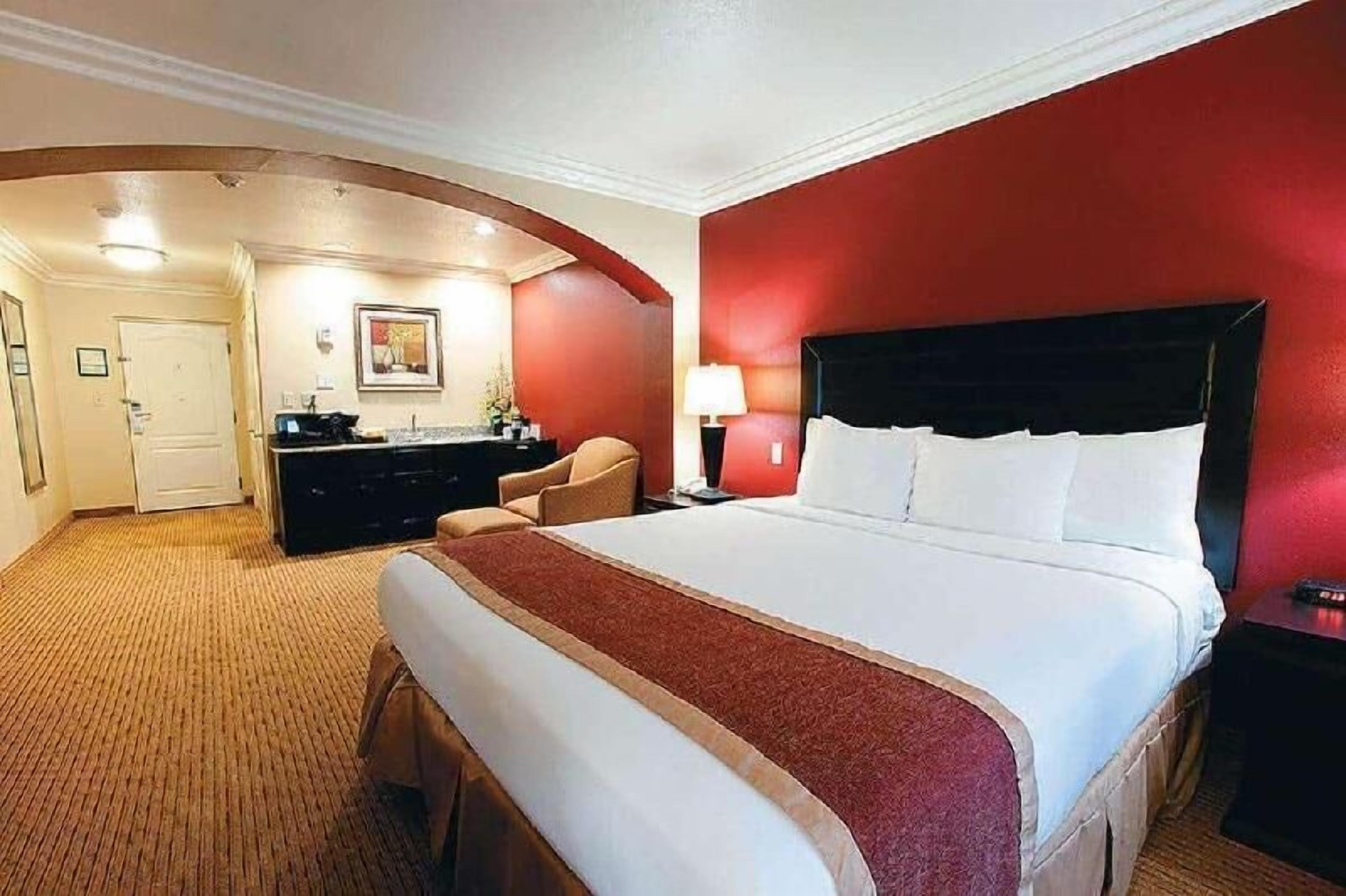 Premium bedding, pillowtop beds, desk, laptop workspace