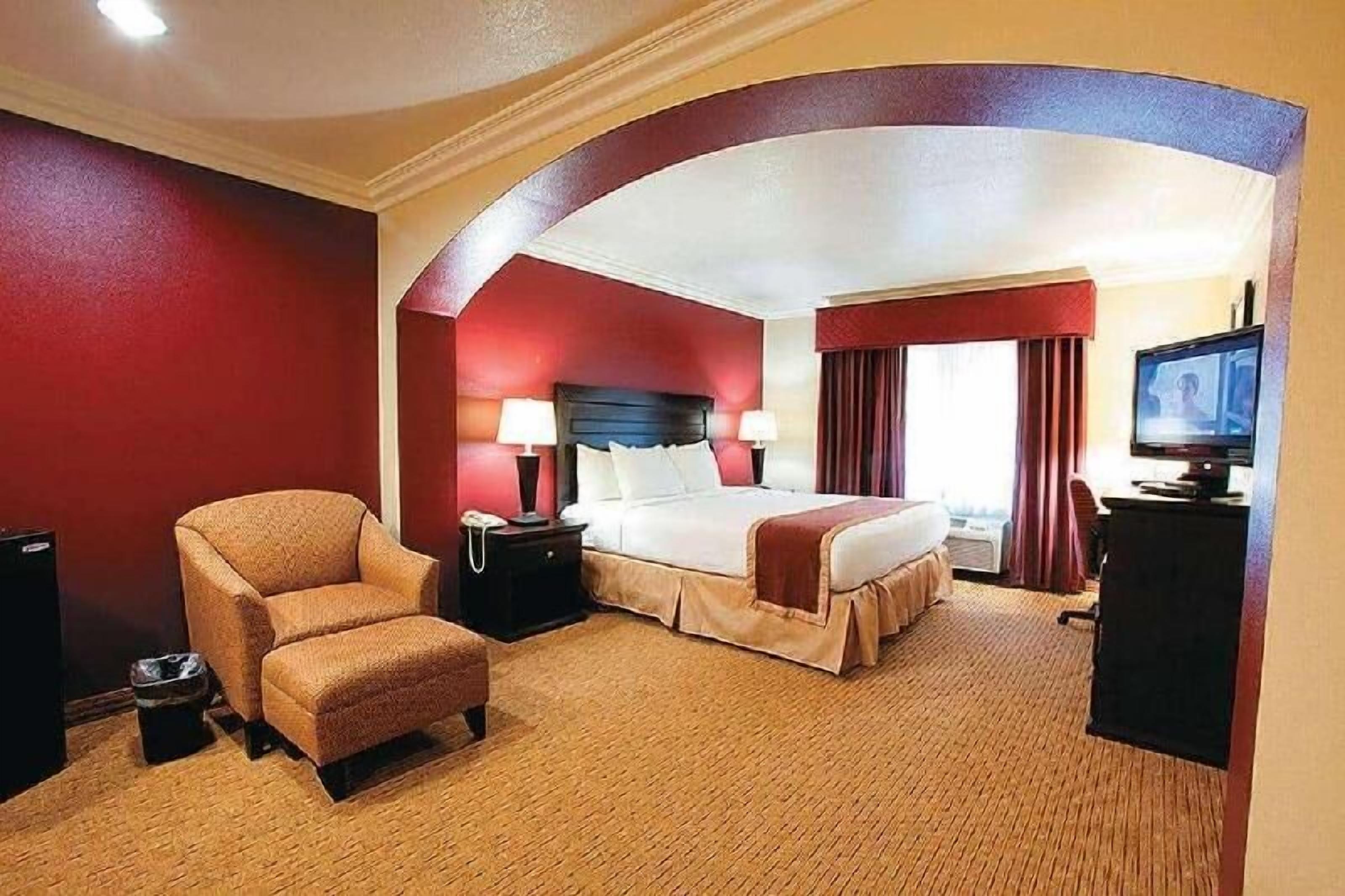 Premium bedding, pillowtop beds, desk, laptop workspace