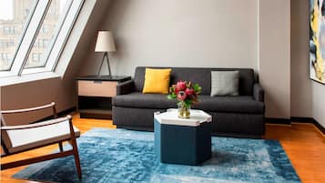 Suite, 1 Queen Bed with Sofa bed | Hypo-allergenic bedding, pillowtop beds, in-room safe, desk