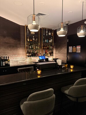 Breakfast, lunch and dinner served  - Four Points by Sheraton Manhattan SoHo Village (New York)