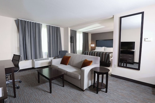 Wingate by Wyndham Savannah/Pooler