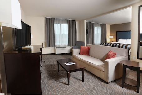 Studio Suite, 1 King Bed, Non Smoking | Down comforters, desk, laptop workspace, blackout drapes. Wingate by Wyndham Savannah/Pooler