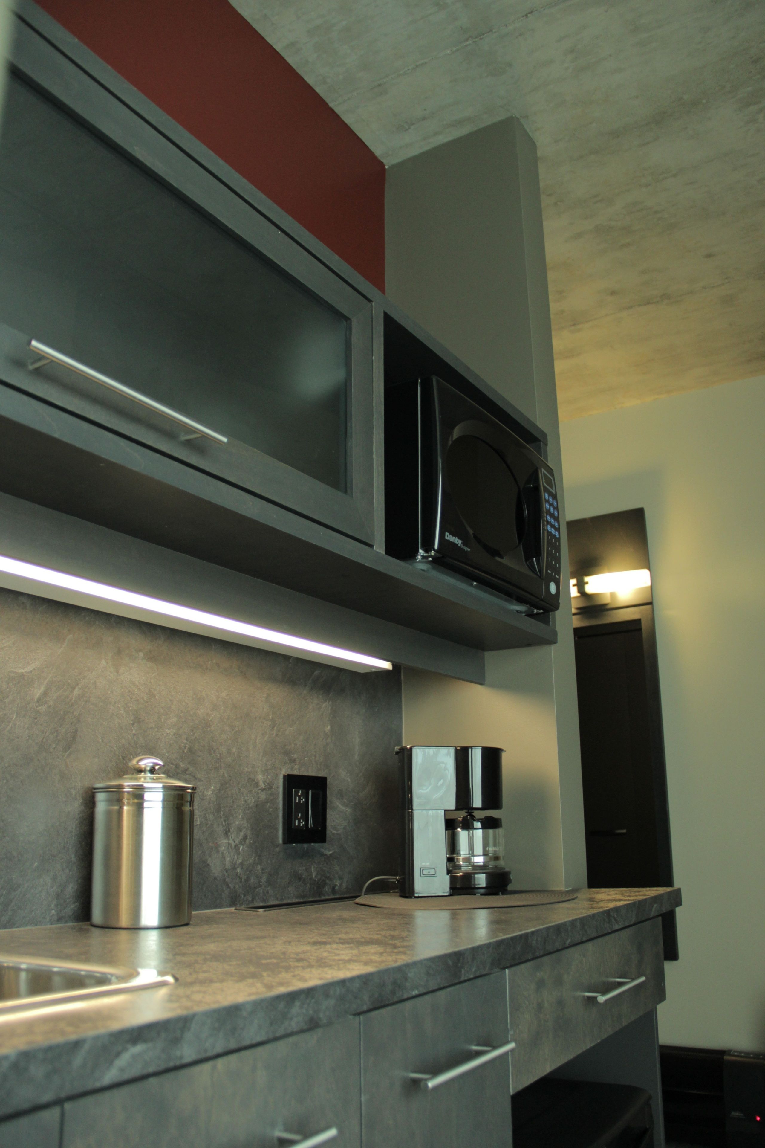 fridge, microwave, coffee/tea maker