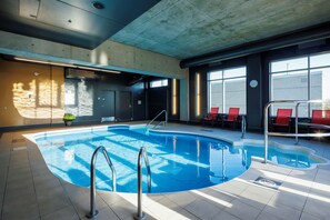 Indoor pool - Grand Times Hotel (Québec City)