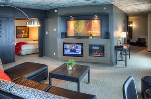 Presidential Suite, 1 King Bed | Living area | 49-inch LED TV with cable channels, TV - Grand Times Hotel (Québec City)