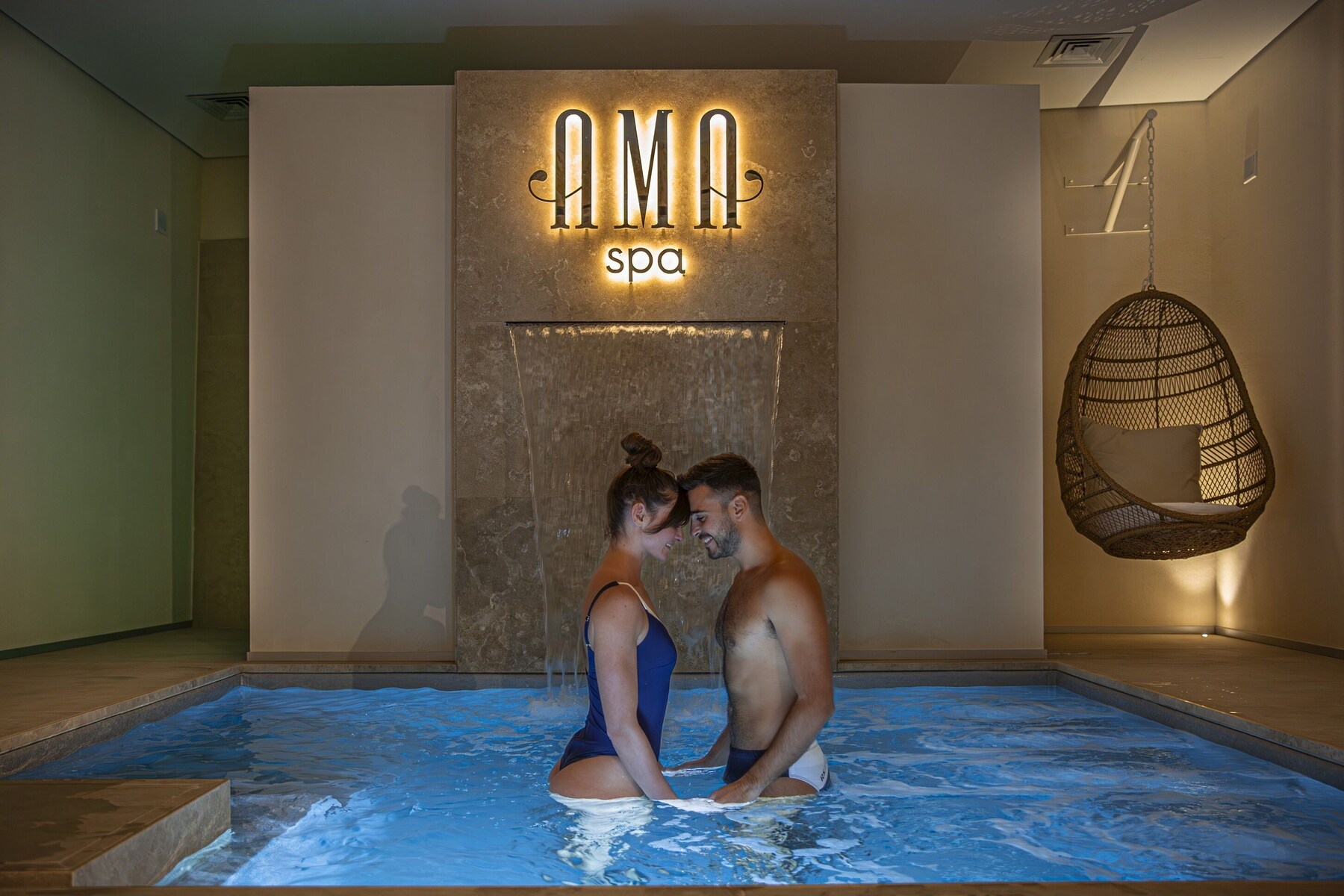 Sauna, hot tub, steam room, hot stone massages, deep-tissue massages