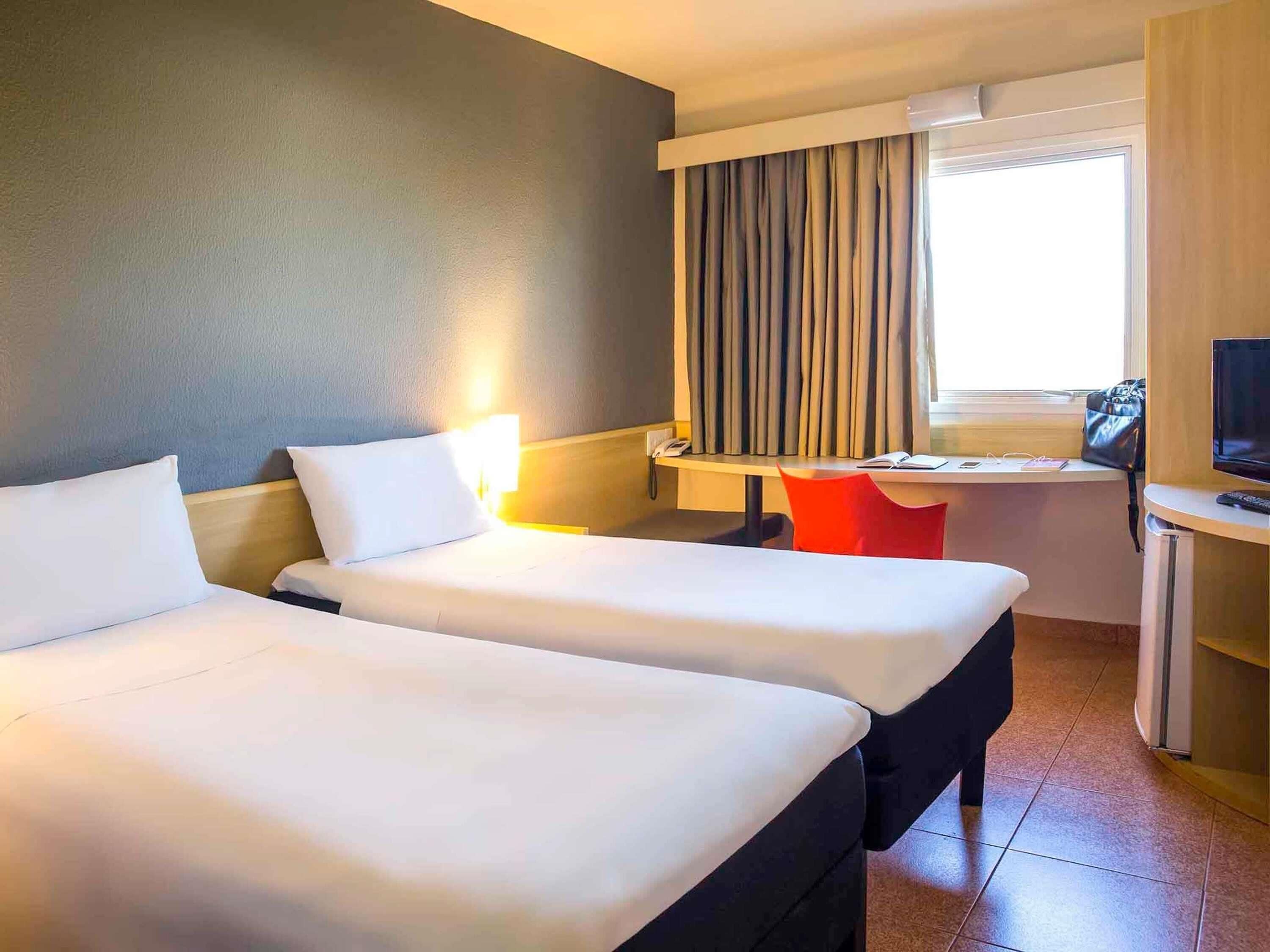 雙床房, 2 張單人床 | 高級寢具、舒適加層、迷你吧、書桌