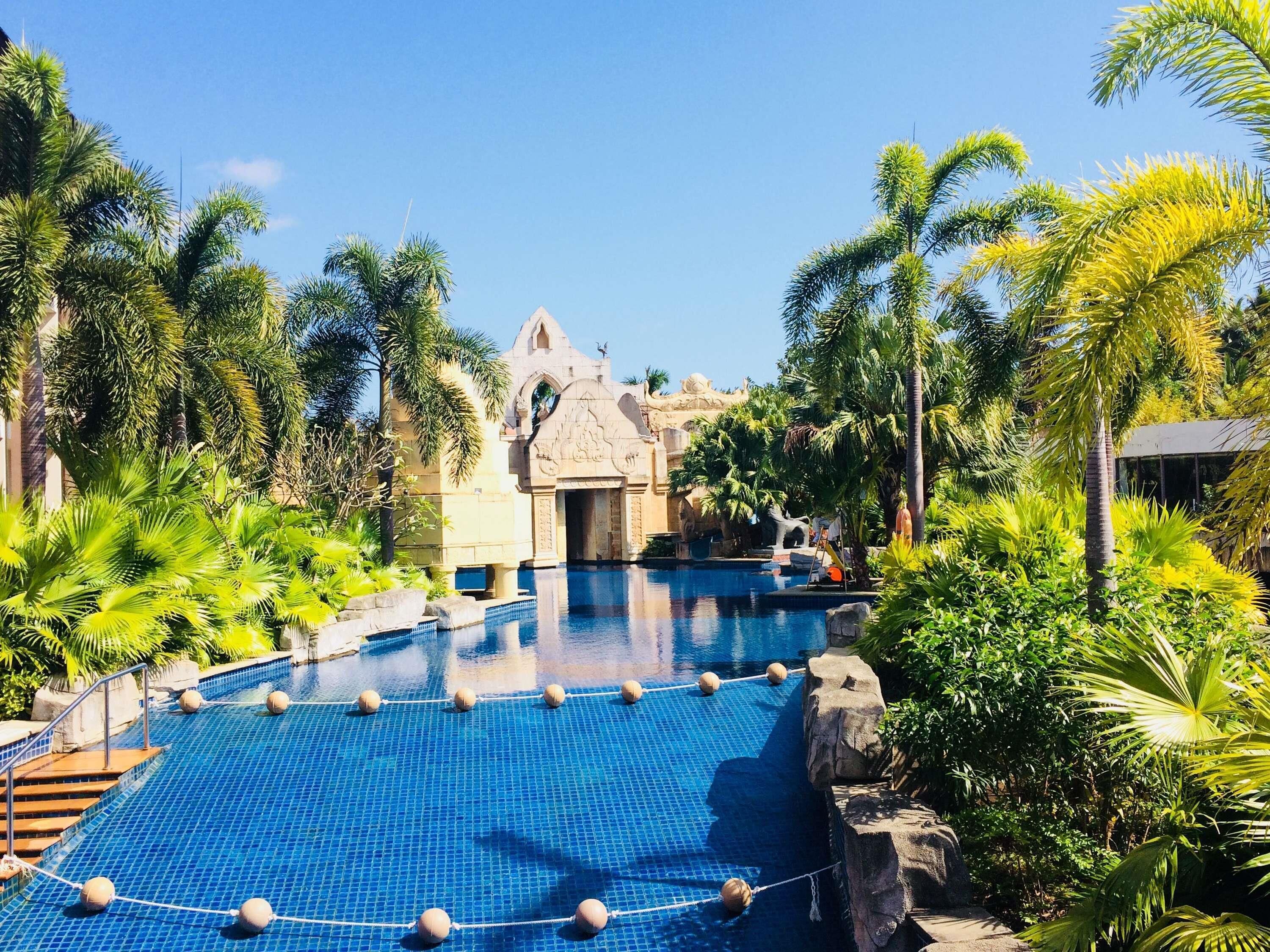 3 piscinas al aire libre, sombrillas, tumbonas