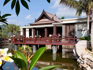 ทรีทเมนท์ดูแลผิว, วารีบำบัด, อโรมาเธอราพี, สครับขัดผิว