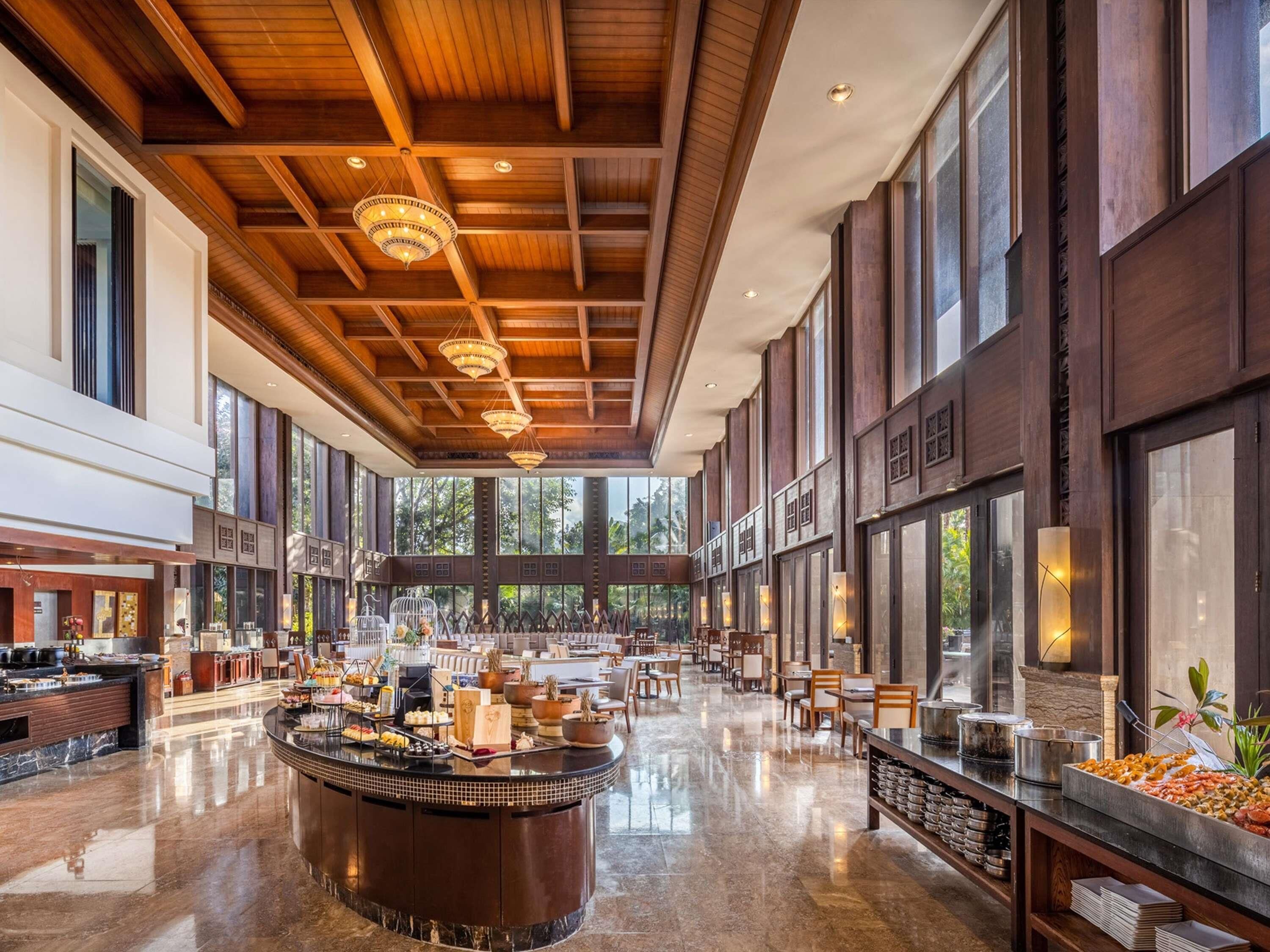 3 restaurants, breakfast, lunch, dinner served; Chinese cuisine