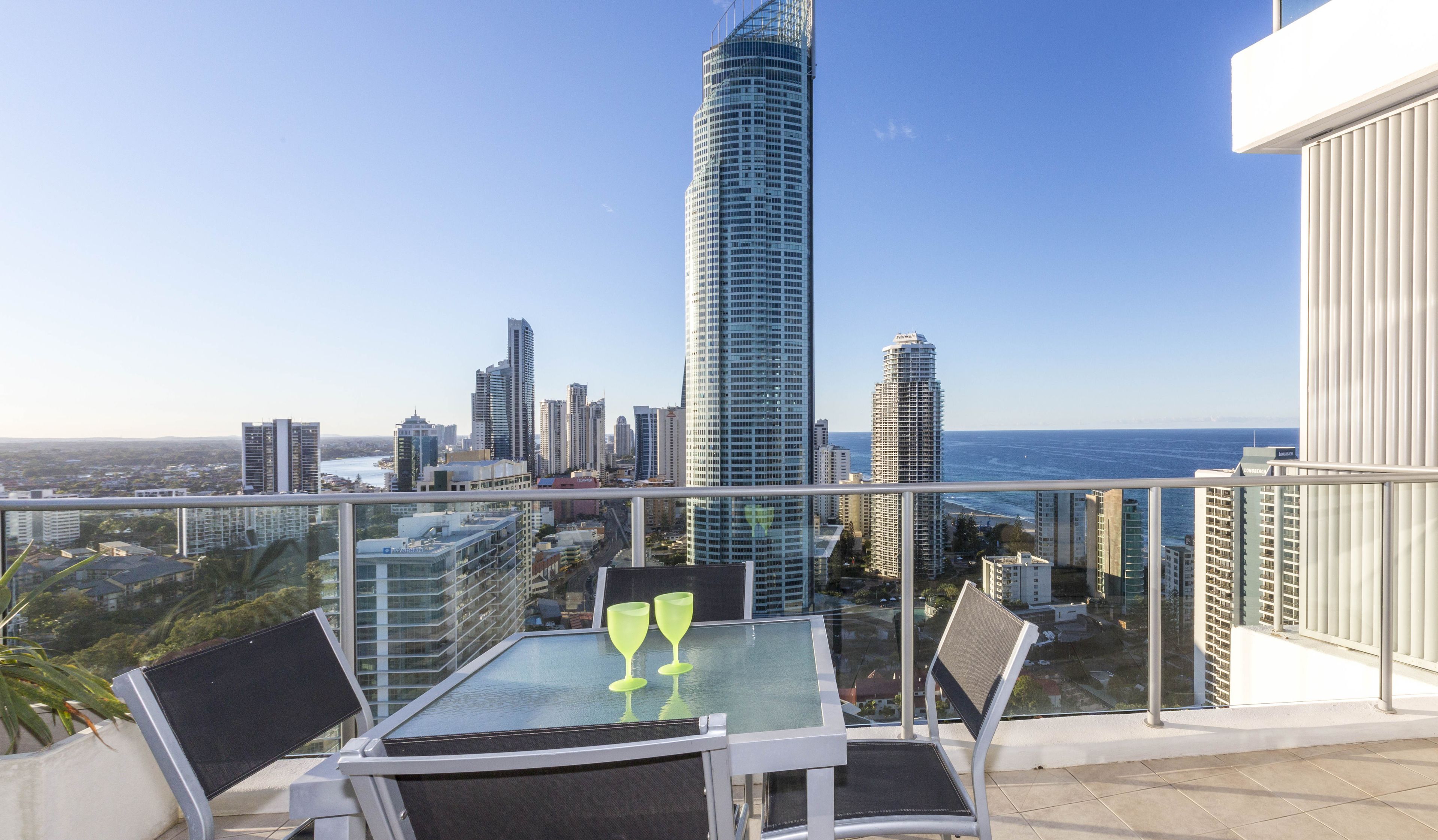 Artique Surfers Paradise — image 10