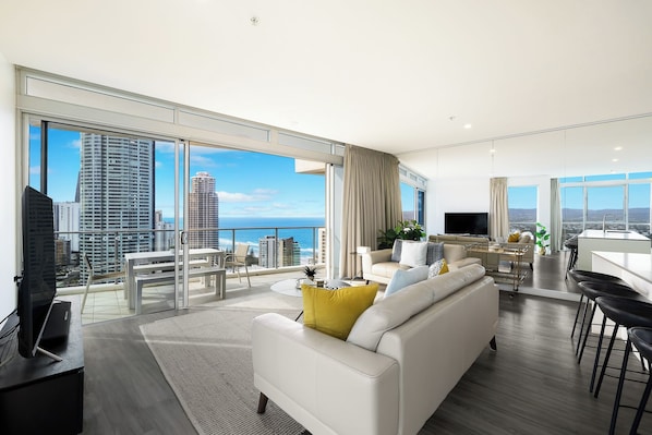 3 Bedroom Superior Ocean View Apt | Living area