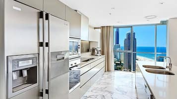 3 Bedroom Penthouse | Private kitchen | Full-size fridge, microwave, stovetop, dishwasher